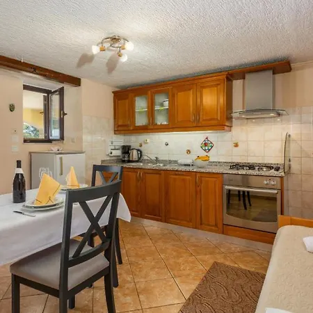 Milena 2 Opatija By Guide